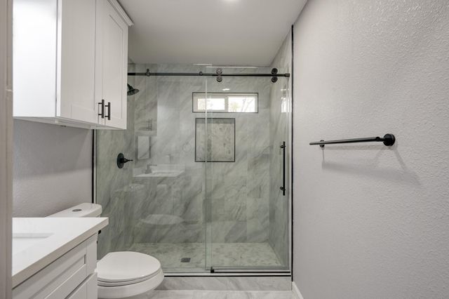 513 Barkley Street, Houston, TX 77022