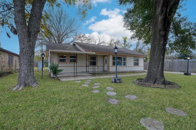513 Barkley Street, Houston, TX 77022