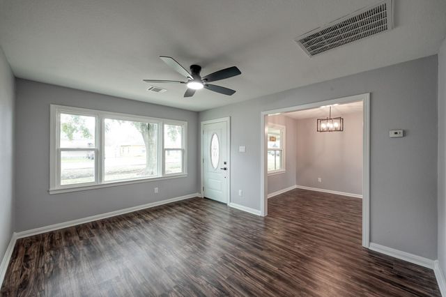 513 Barkley Street, Houston, TX 77022