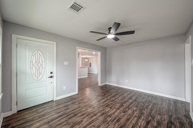 513 Barkley Street, Houston, TX 77022