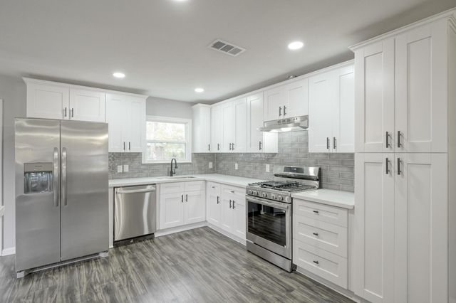 513 Barkley Street, Houston, TX 77022