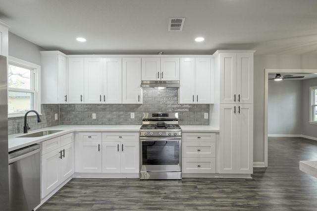 513 Barkley Street, Houston, TX 77022