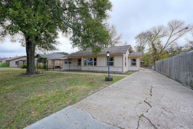 513 Barkley Street, Houston, TX 77022