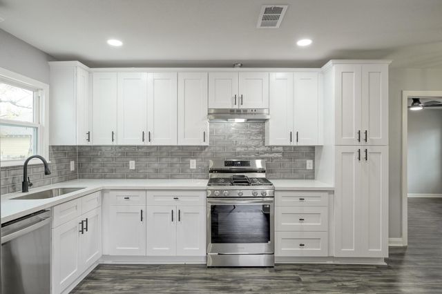 513 Barkley Street, Houston, TX 77022