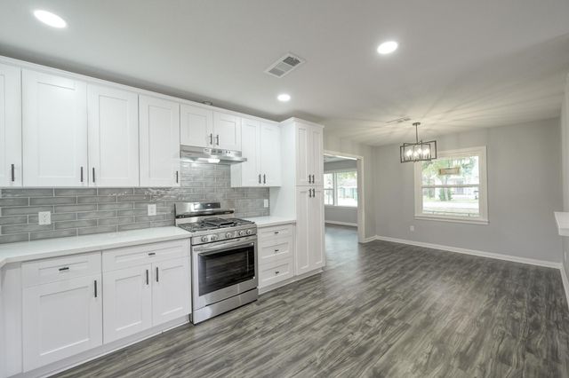 513 Barkley Street, Houston, TX 77022