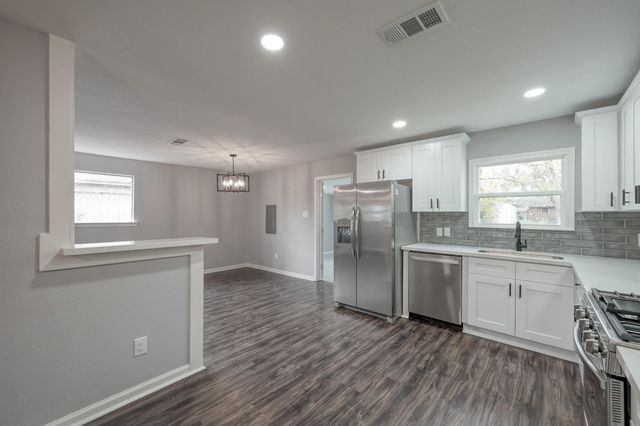 513 Barkley Street, Houston, TX 77022