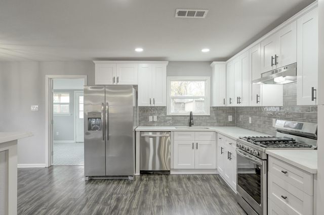 513 Barkley Street, Houston, TX 77022