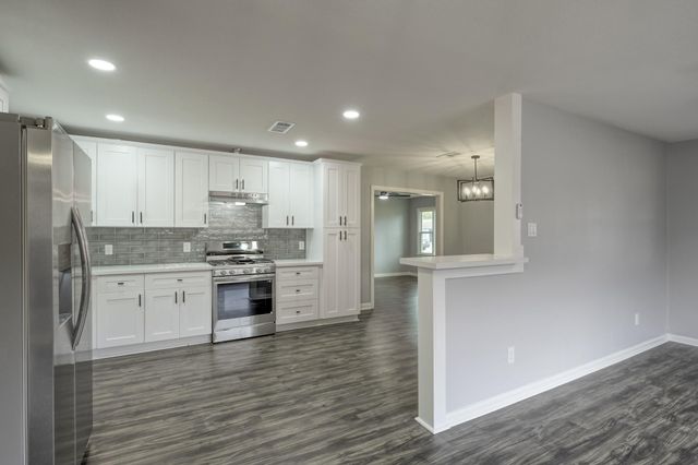 513 Barkley Street, Houston, TX 77022