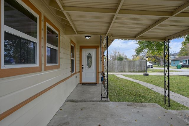 513 Barkley Street, Houston, TX 77022
