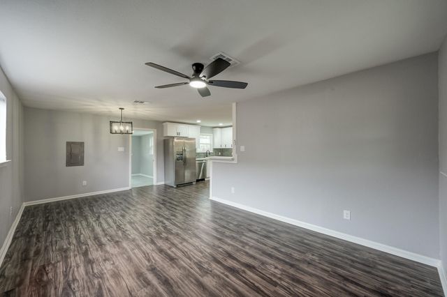 513 Barkley Street, Houston, TX 77022