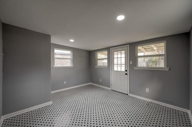 513 Barkley Street, Houston, TX 77022