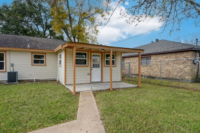 513 Barkley Street, Houston, TX 77022