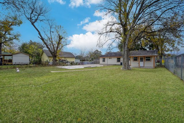 513 Barkley Street, Houston, TX 77022