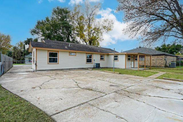 513 Barkley Street, Houston, TX 77022