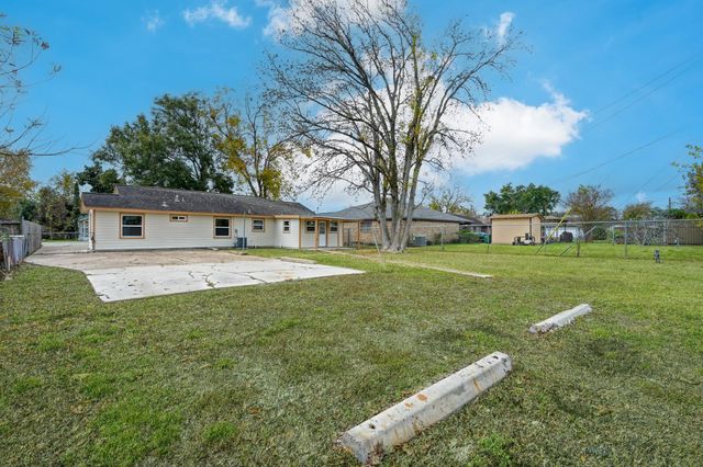 513 Barkley Street, Houston, TX 77022