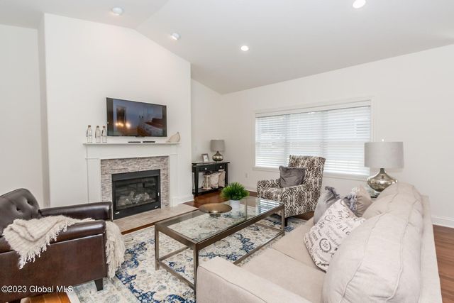 89 Lakepointe Way, Stillwater, NY 12866