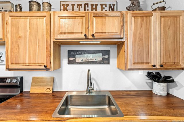 146 Ranch Country Dr, La Vernia, TX 78121