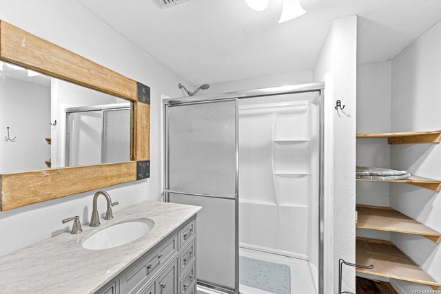 146 Ranch Country Dr, La Vernia, TX 78121