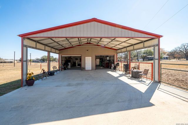 146 Ranch Country Dr, La Vernia, TX 78121