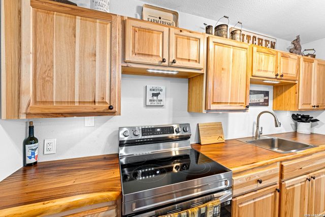 146 Ranch Country Dr, La Vernia, TX 78121