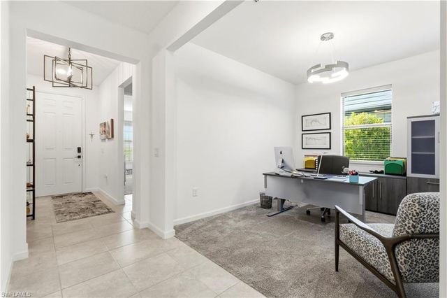 10475 Ventana LN, Naples, FL 34120