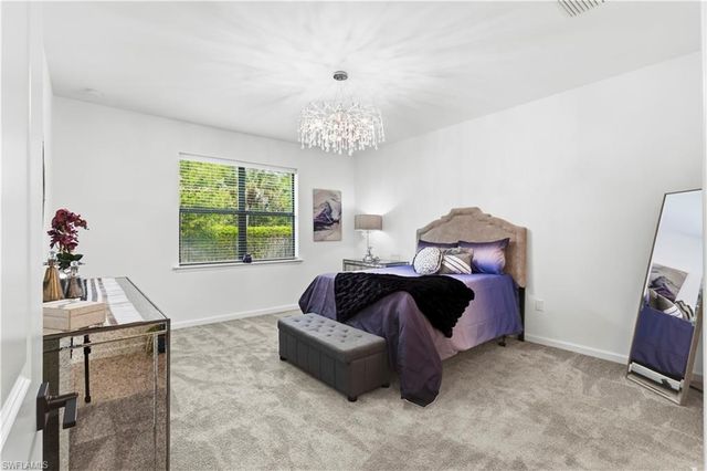 10475 Ventana LN, Naples, FL 34120