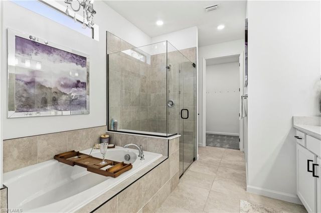 10475 Ventana LN, Naples, FL 34120