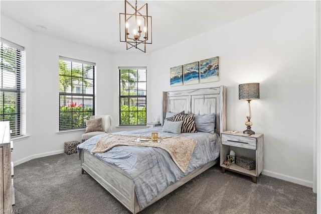 10475 Ventana LN, Naples, FL 34120