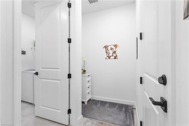 10475 Ventana LN, Naples, FL 34120