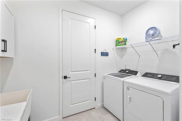 10475 Ventana LN, Naples, FL 34120