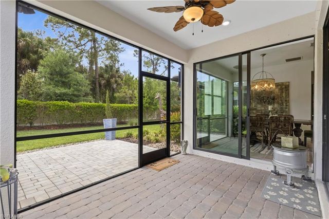 10475 Ventana LN, Naples, FL 34120