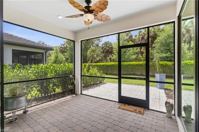 10475 Ventana LN, Naples, FL 34120