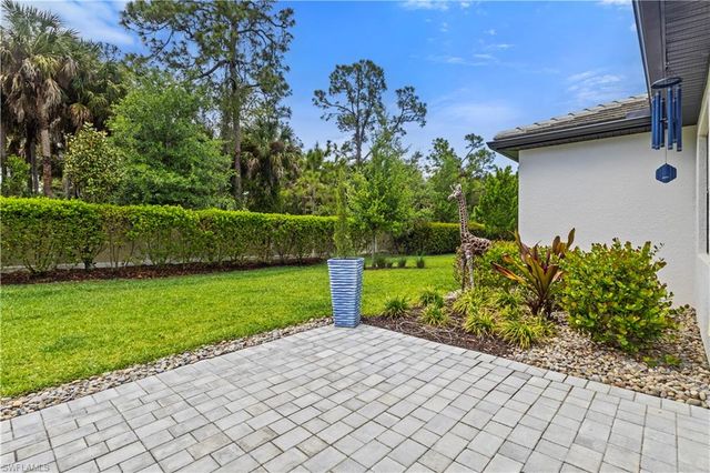 10475 Ventana LN, Naples, FL 34120