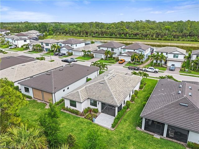 10475 Ventana LN, Naples, FL 34120