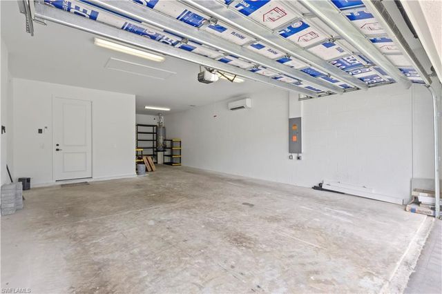 10475 Ventana LN, Naples, FL 34120