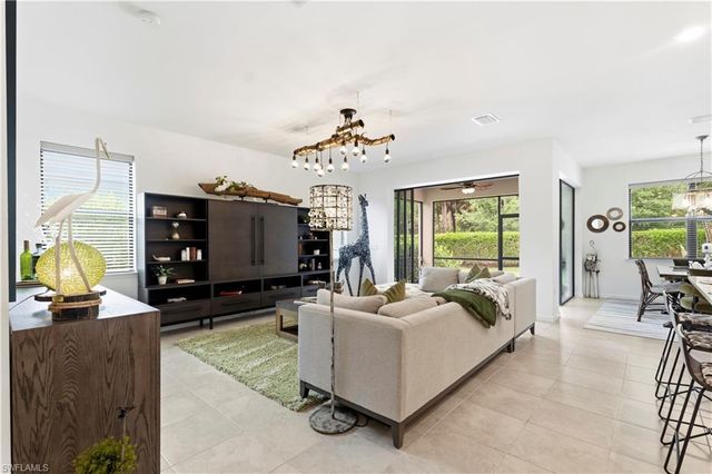 10475 Ventana LN, Naples, FL 34120