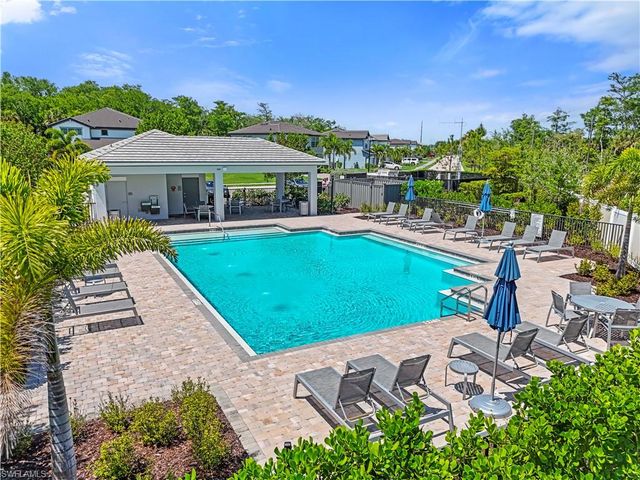 10475 Ventana LN, Naples, FL 34120