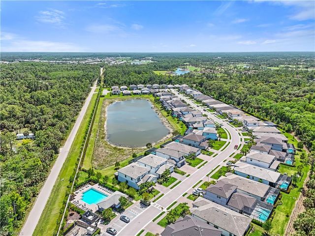 10475 Ventana LN, Naples, FL 34120