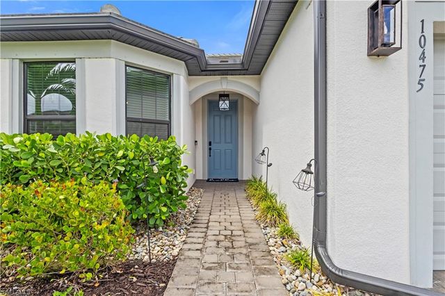 10475 Ventana LN, Naples, FL 34120