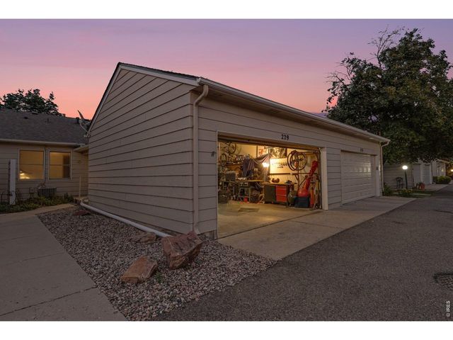 229 E 42nd St, Loveland, CO 80538