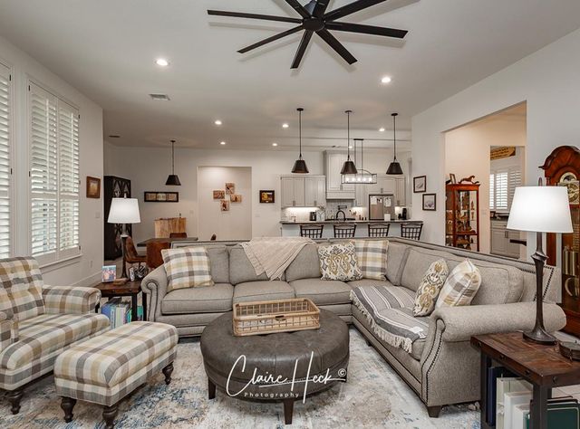 6800 Castle Wood Dr, Midland, TX 79707