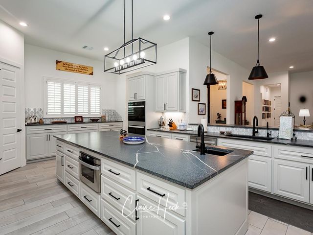 6800 Castle Wood Dr, Midland, TX 79707