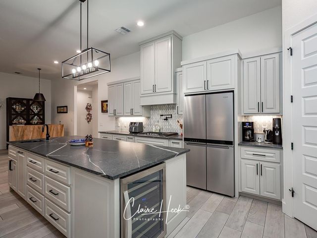 6800 Castle Wood Dr, Midland, TX 79707