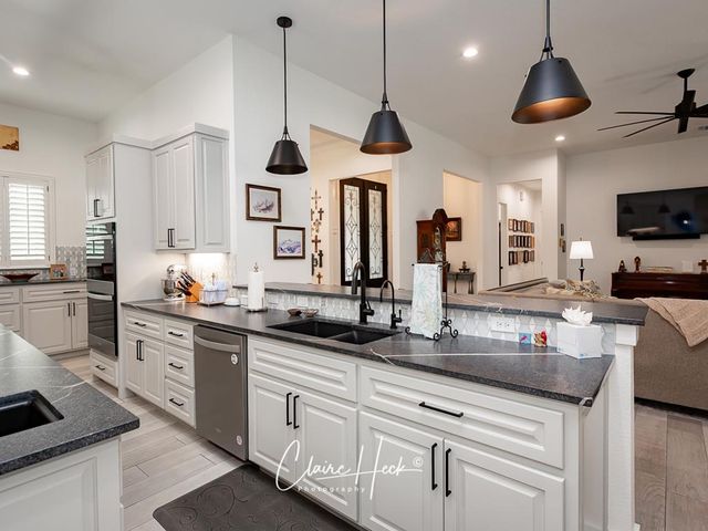 6800 Castle Wood Dr, Midland, TX 79707