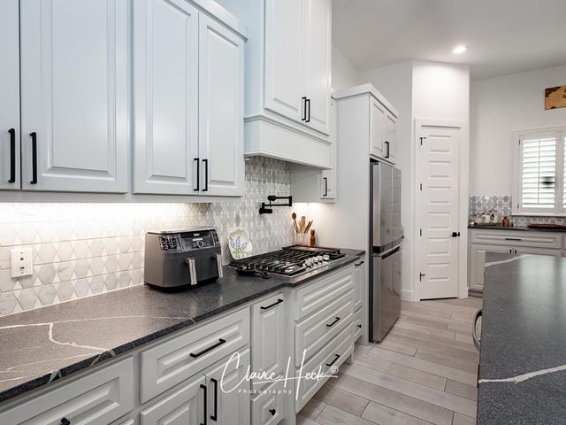 6800 Castle Wood Dr, Midland, TX 79707