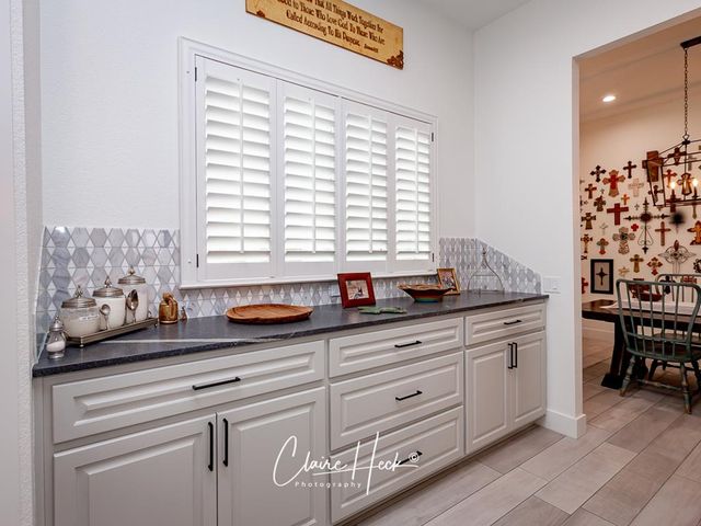 6800 Castle Wood Dr, Midland, TX 79707