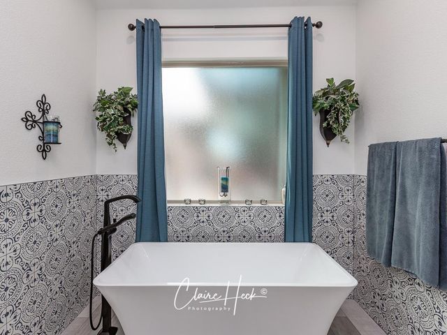 6800 Castle Wood Dr, Midland, TX 79707