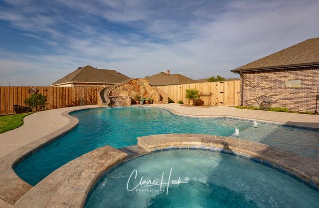 6800 Castle Wood Dr, Midland, TX 79707