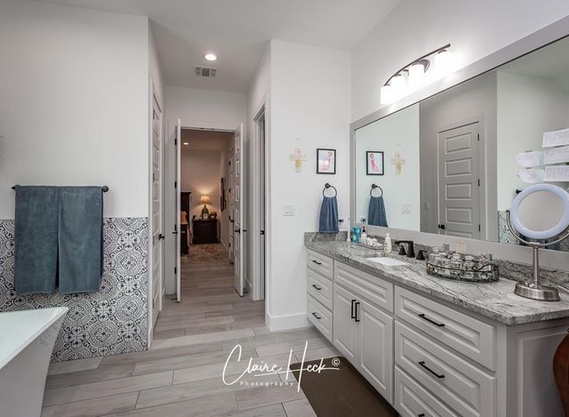 6800 Castle Wood Dr, Midland, TX 79707