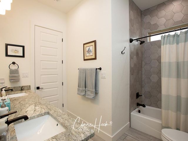 6800 Castle Wood Dr, Midland, TX 79707